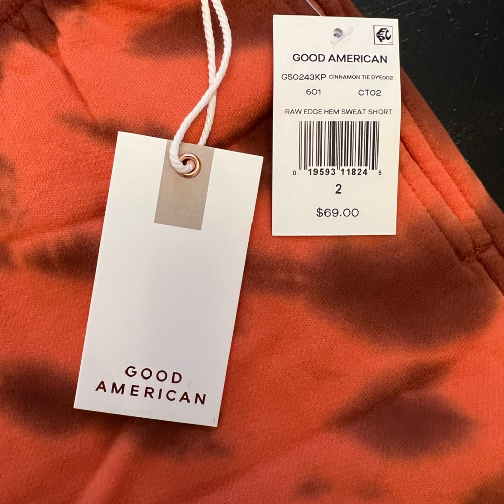 Good American Women’s Sweat Shorts - Picture 5 of 7